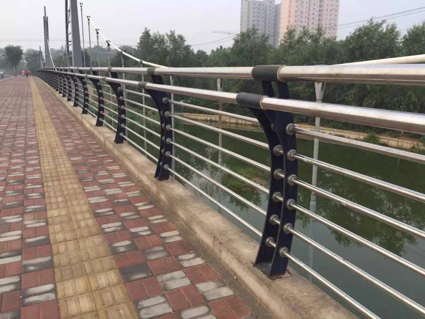 不銹鋼復(fù)合管護(hù)欄，不銹鋼復(fù)合管欄桿