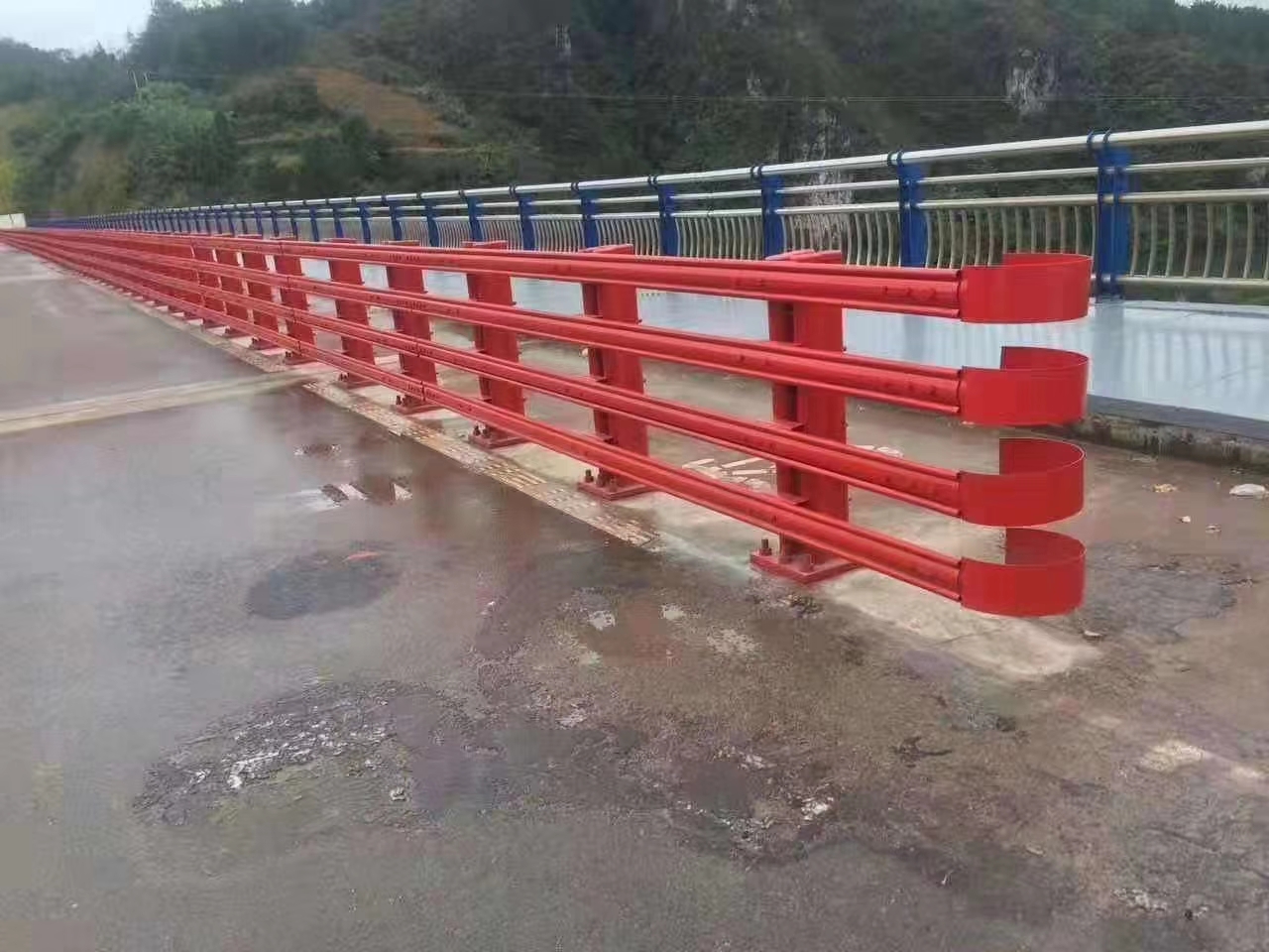 橋梁防撞護(hù)欄，防撞護(hù)欄