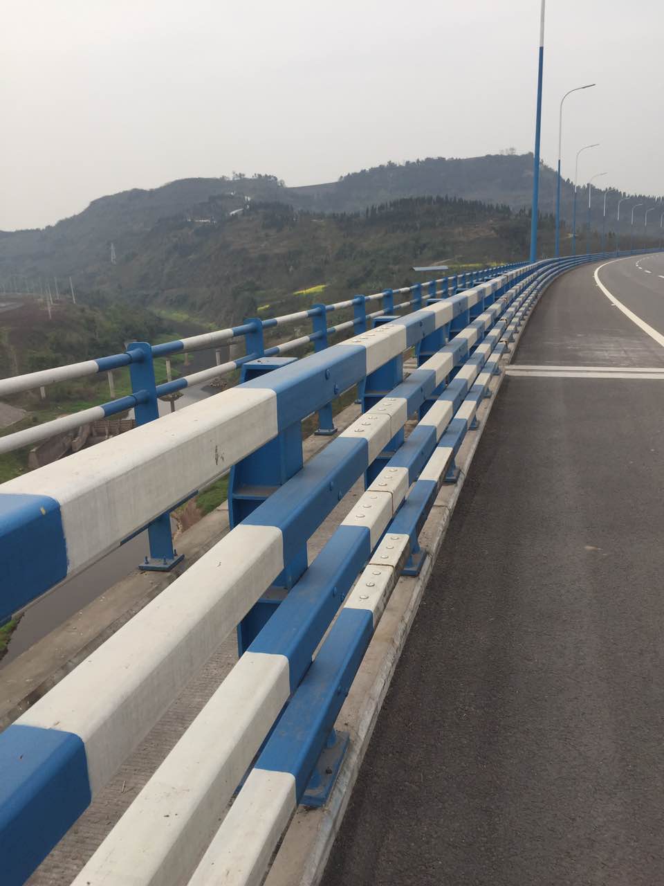 橋梁防撞護(hù)欄，防撞護(hù)欄